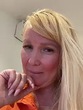 EmmaInLove23 online show from 02.18.25