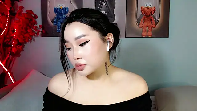 Snapshot of ichiben chatting on 02.25.25 ichiben online show from 02.25.25