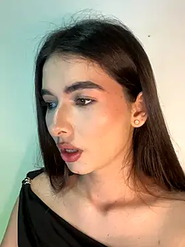 Coralinee 01 online show from 11.15.25