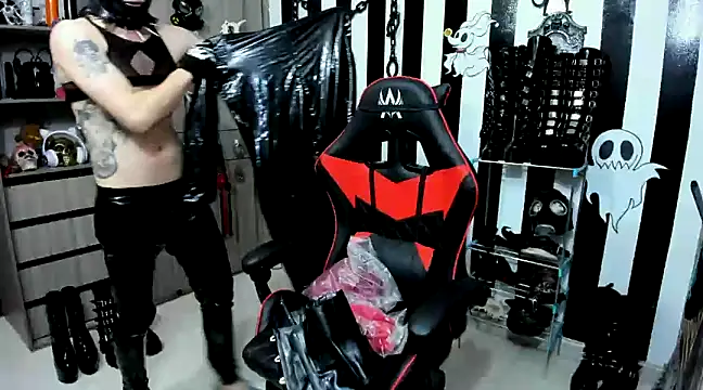 Snapshot of daven56 chatting on 12.17.24 daven56 online show from 12.17.24