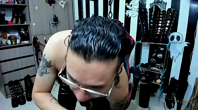 Snapshot of daven56 chatting on 12.23.24 daven56 online show from 12.23.24