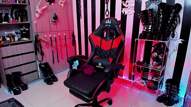 Snapshot of daven56 chatting on 02.11.25 daven56 online show from 02.11.25