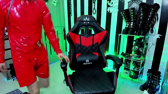 Snapshot of daven56 chatting on 02.13.25 daven56 online show from 02.13.25