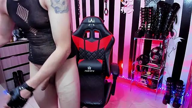 Snapshot of daven56 chatting on 02.17.25 daven56 online show from 02.17.25