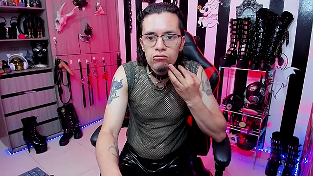 Snapshot of daven56 chatting on 02.18.25 daven56 online show from 02.18.25