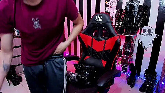 Snapshot of daven56 chatting on 03.21.25 daven56 online show from 03.21.25