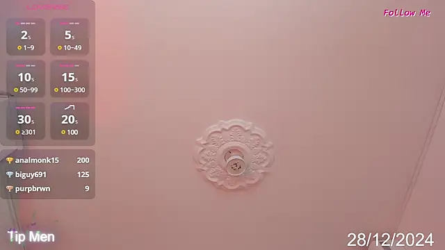 Snapshot of Karoline_Marin chatting on 12.28.24 Karoline Marin online show from 12.28.24