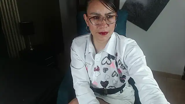 Snapshot of Agata-Moon chatting on 02.06.25 Agata-Moon online show from 02.06.25