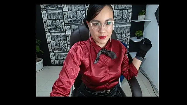 Snapshot of Agata-Moon chatting on 10.19.25 Agata-Moon online show from 10.19.25
