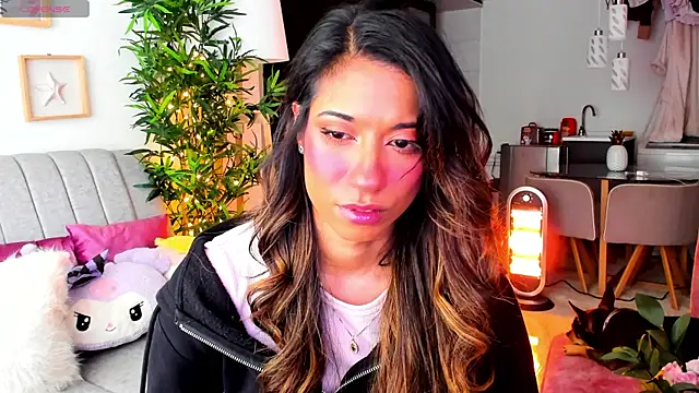 Snapshot of Issa_cooper chatting on 01.11.25 Issa cooper online show from 01.11.25