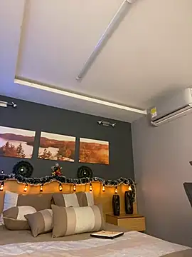 LiliJones  online show from 12.09.24