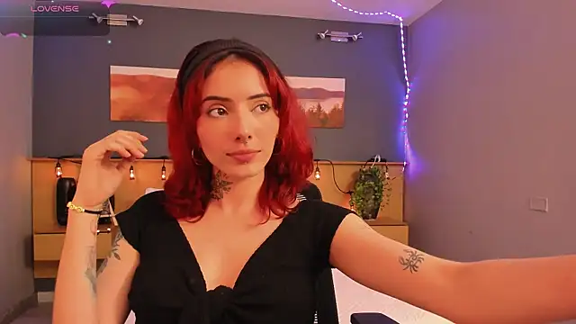 LiliJones  online show from 02.05.25