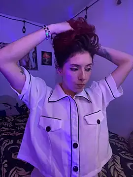 LiliJones  online show from 02.25.25