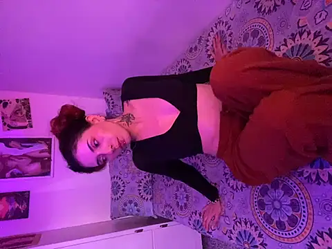 LiliJones  online show from 03.15.25