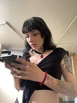 LiliJones  online show from 10.21.25