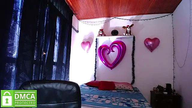 Snapshot of Mr_MrsCurie chatting on 12.11.24 Mr MrsCurie online show from 12.11.24