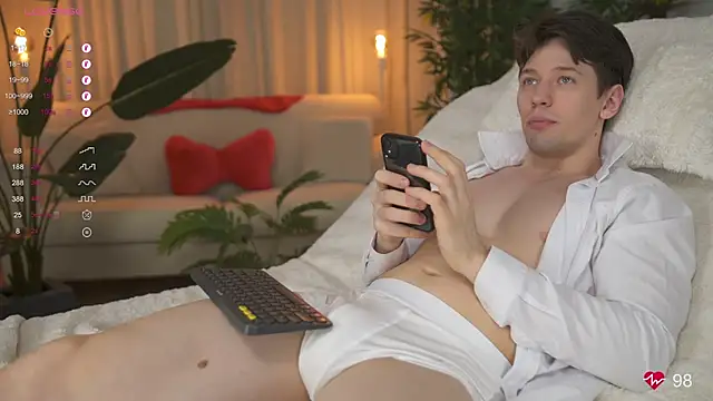 Snapshot of tommyjoyer chatting on 03.21.25 tommyjoyer online show from 03.21.25