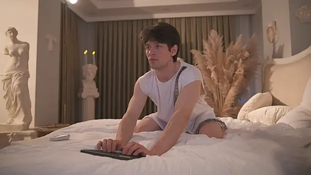 Snapshot of tommyjoyer chatting on 11.17.25 tommyjoyer online show from 11.17.25