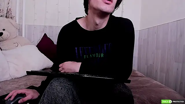 Snapshot of CalvinOwens chatting on 10.06.25 CalvinOwens online show from 10.06.25