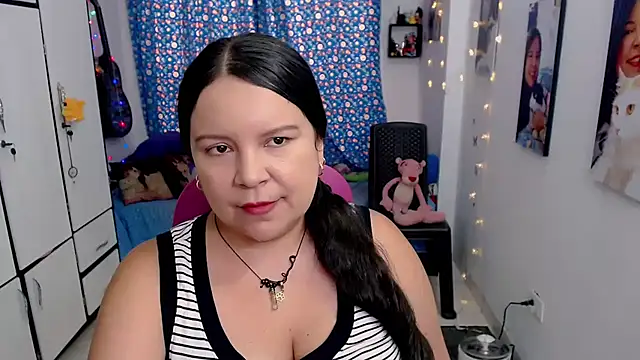 Snapshot of claryssa_ chatting on 10.15.25 claryssa online show from 10.15.25