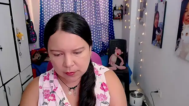 Snapshot of claryssa_ chatting on 11.04.25 claryssa online show from 11.04.25