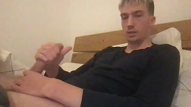 Snapshot of hungandfun05 chatting on 12.11.24 hungandfun05 online show from 12.11.24