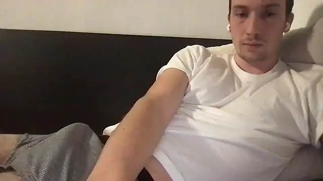 Snapshot of hungandfun05 chatting on 02.06.25 hungandfun05 online show from 02.06.25