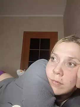 Snapshot of LeraSweet chatting on 10.03.25 LeraSweet online show from 10.03.25