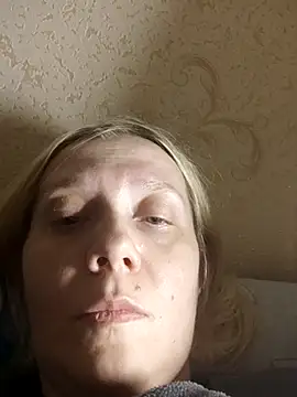 Snapshot of LeraSweet chatting on 10.24.25 LeraSweet online show from 10.24.25