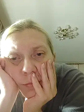 Snapshot of LeraSweet chatting on 10.25.25 LeraSweet online show from 10.25.25