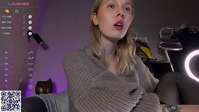 Snapshot of _alexanotitle chatting on 12.11.24 alexanotitle online show from 12.11.24