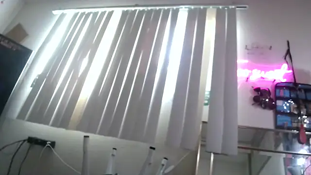 BeckiTooSweet online show from 01.28.25