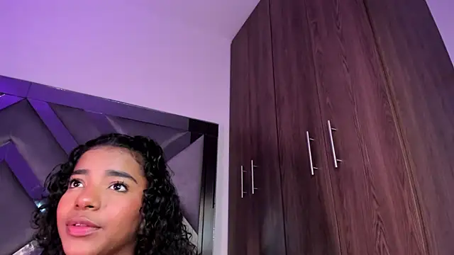 Snapshot of Iris_hott1 chatting on 02.08.25 Iris hott1 online show from 02.08.25