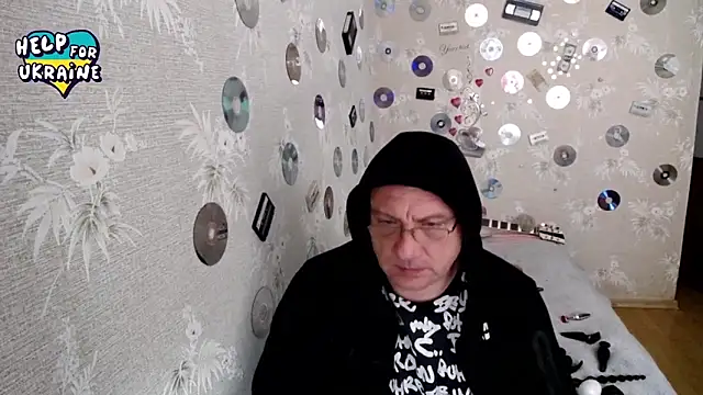 Snapshot of Bossun79 chatting on 11.04.25 Bossun79 online show from 11.04.25