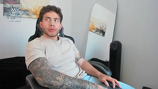 Snapshot of LucianSinclair chatting on 12.01.24 LucianSinclair online show from 12.01.24