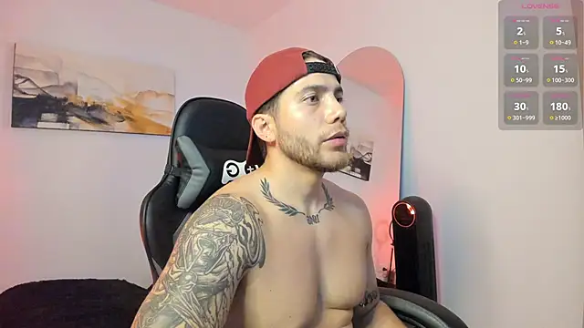 Snapshot of LucianSinclair chatting on 12.04.24 LucianSinclair online show from 12.04.24