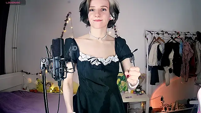 Snapshot of Violet_Veliya chatting on 03.02.25 Violet Veliya online show from 03.02.25