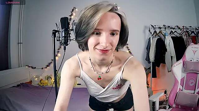 Snapshot of Violet_Veliya chatting on 03.07.25 Violet Veliya online show from 03.07.25