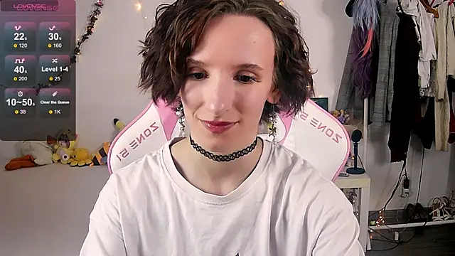 Snapshot of Violet_Veliya chatting on 10.30.25 Violet Veliya online show from 10.30.25