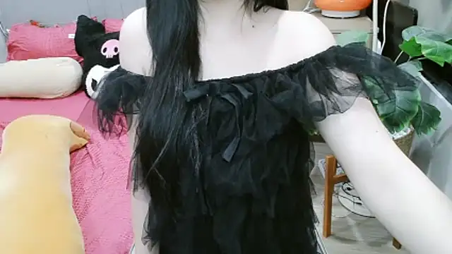  Viviann  online show from 11.28.25