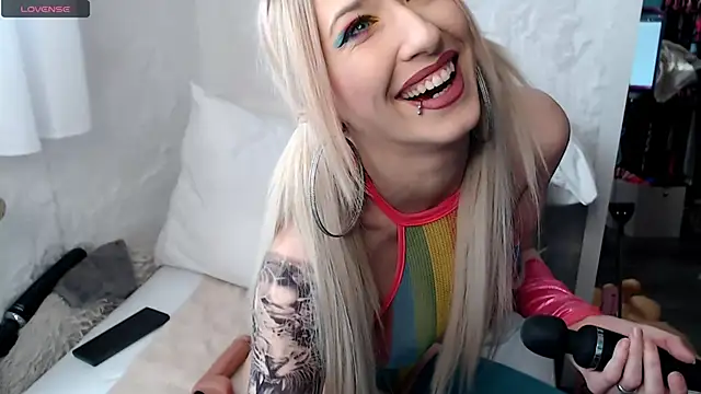 Snapshot of Julia-Sugar chatting on 03.05.25 Julia-Sugar online show from 03.05.25