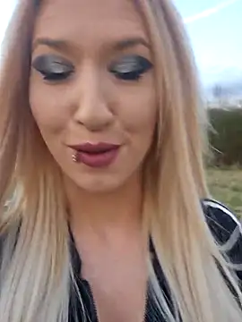 Snapshot of Julia-Sugar chatting on 03.22.25 Julia-Sugar online show from 03.22.25