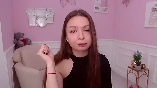 LucySkilar online show from 12.02.24