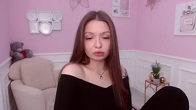 LucySkilar online show from 12.05.24