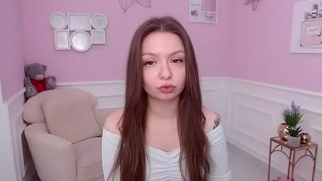 LucySkilar online show from 12.22.24