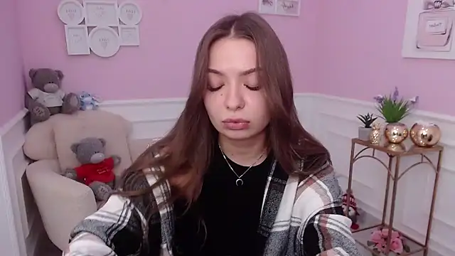 LucySkilar online show from 09.14.25