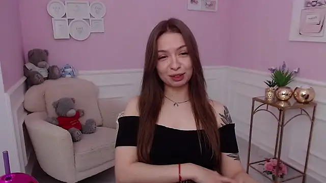 LucySkilar online show from 10.13.25