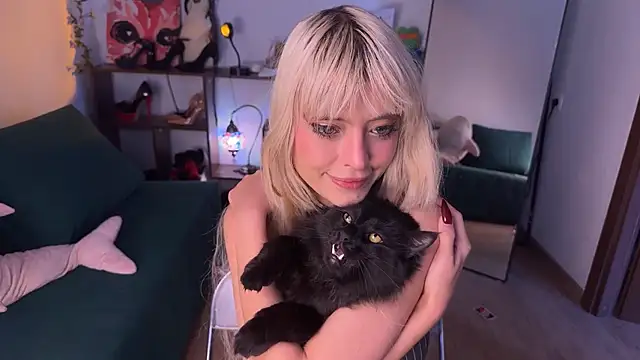 Snapshot of Eerectioneering chatting on 09.13.25 Eerectioneering online show from 09.13.25