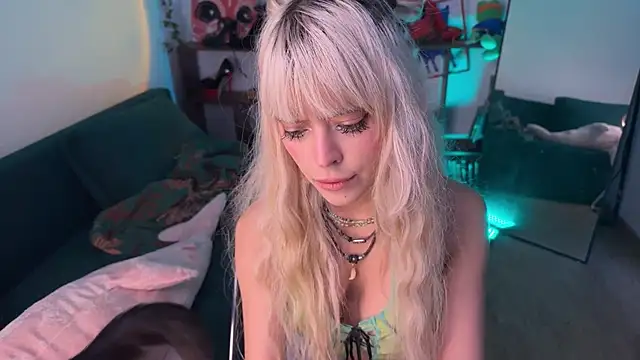 Snapshot of Eerectioneering chatting on 09.27.25 Eerectioneering online show from 09.27.25