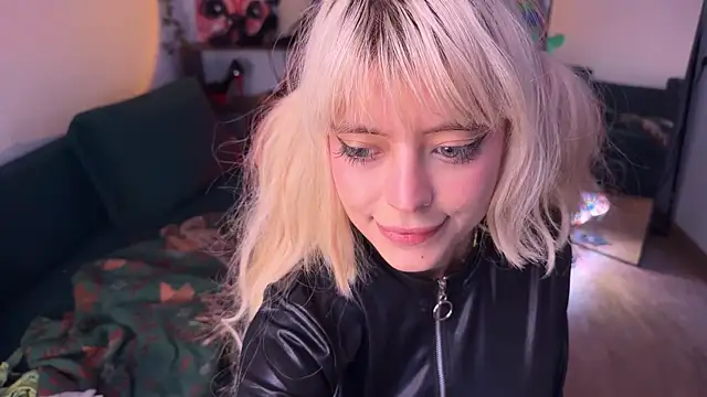 Snapshot of Eerectioneering chatting on 10.06.25 Eerectioneering online show from 10.06.25